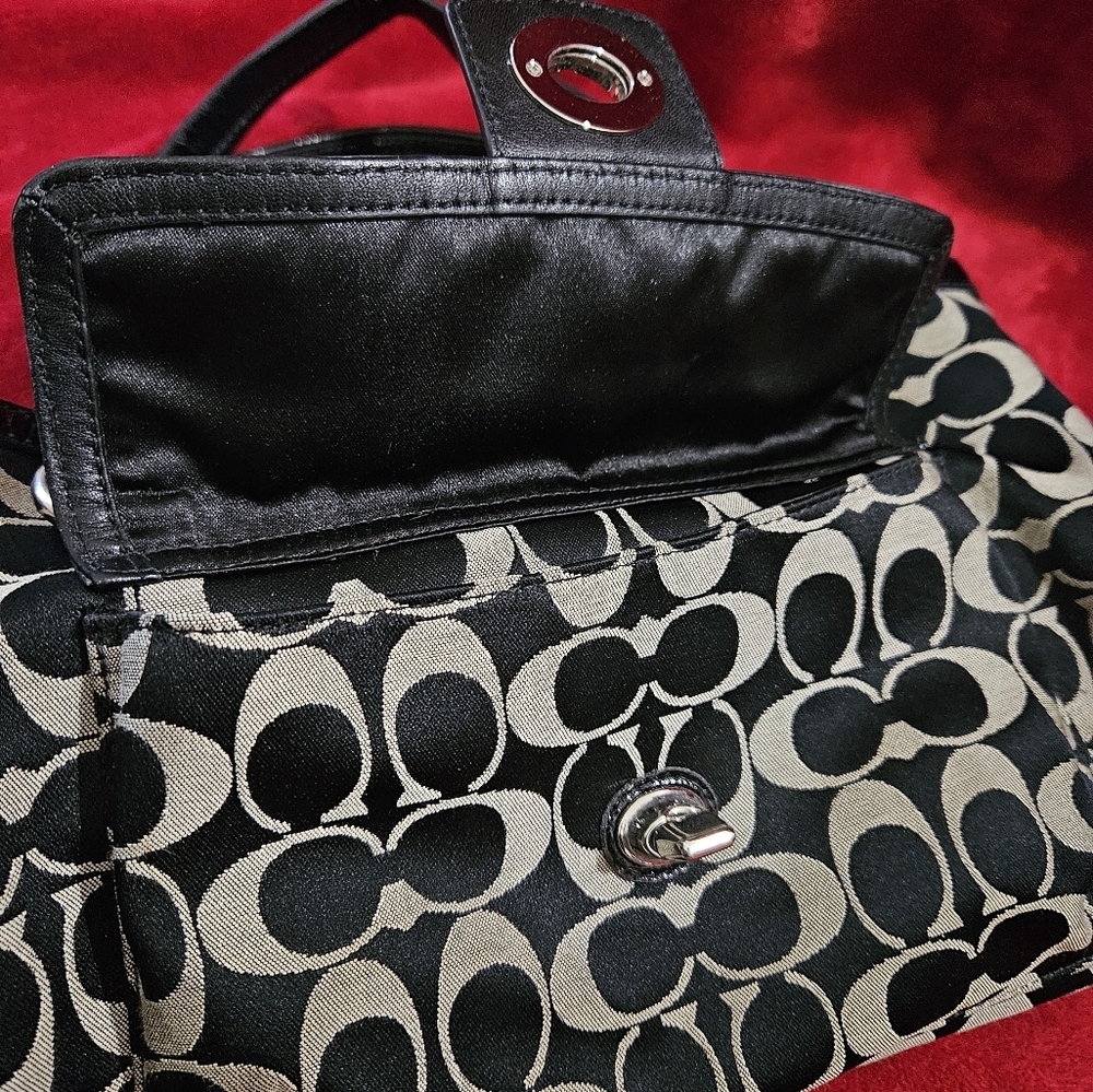 Coach Penelope Signature Shoulder Bag - Picture 13 of 16